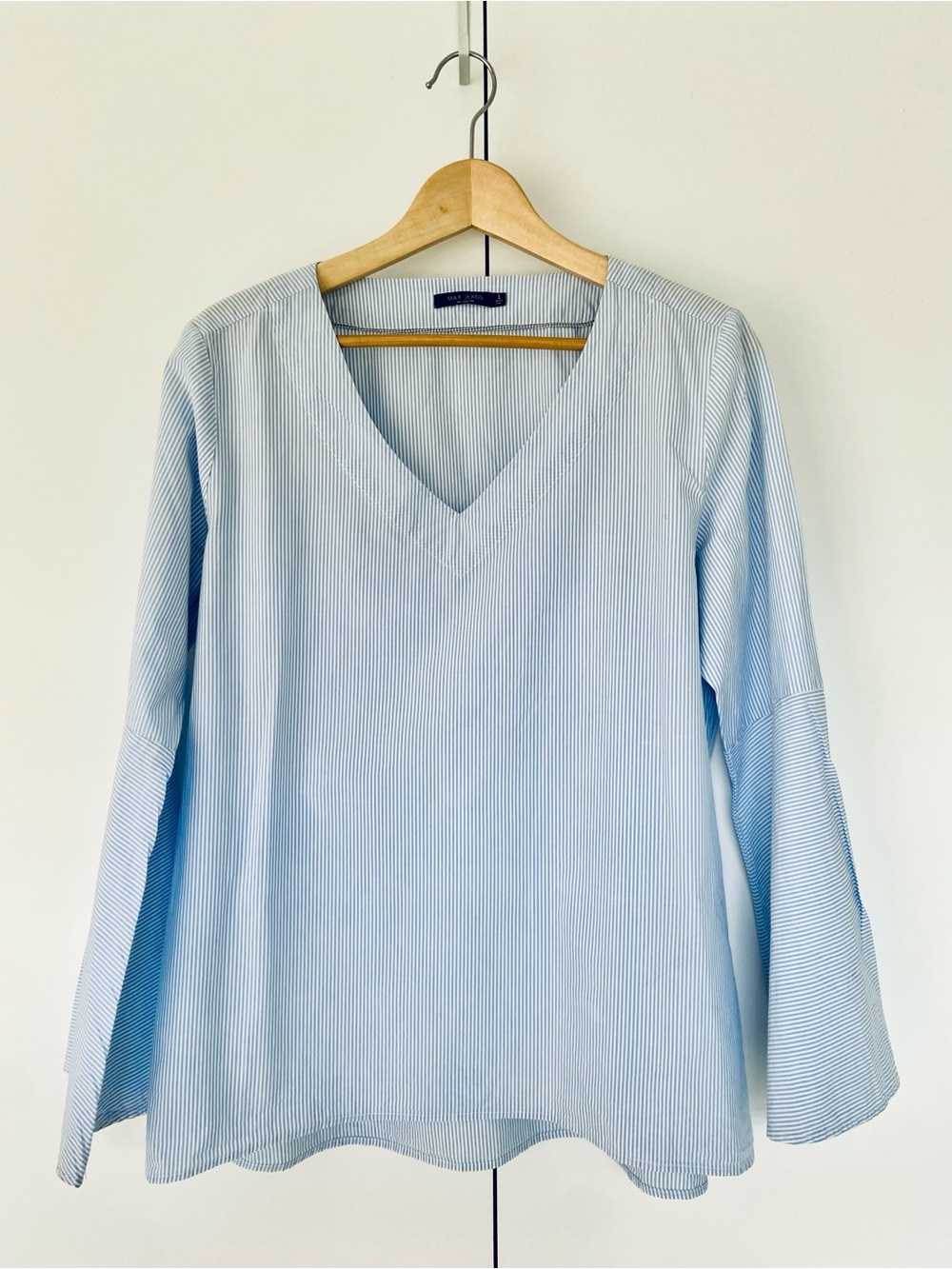 MAX JEANS Striped Popover Bell Sleeve Top Large Pale Blue White 100% Cotton EUC